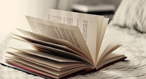 Đọc sách trước khi ngủ giúp bạn có một giấc ngủ ngon và sâu hơn
