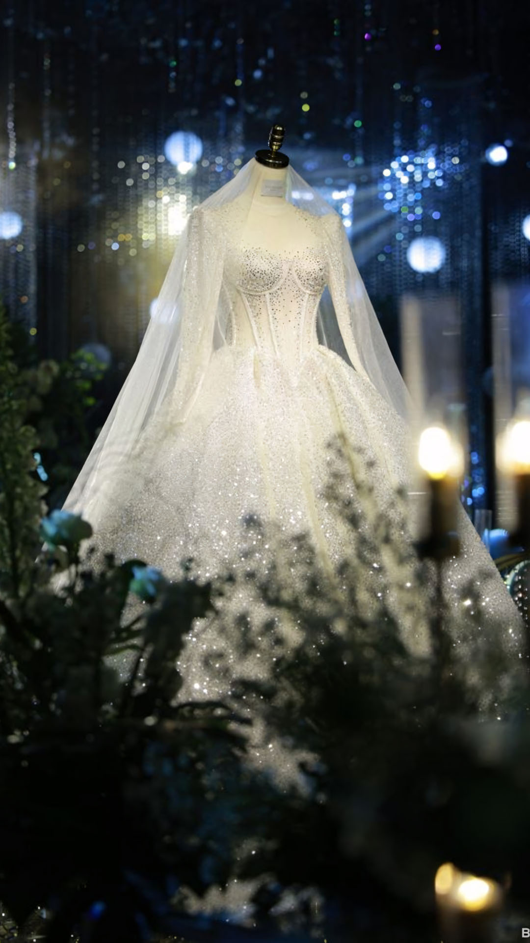 anh dung nhin vay cuoi buon qua cua kinh 1920px 1080px full hd 3