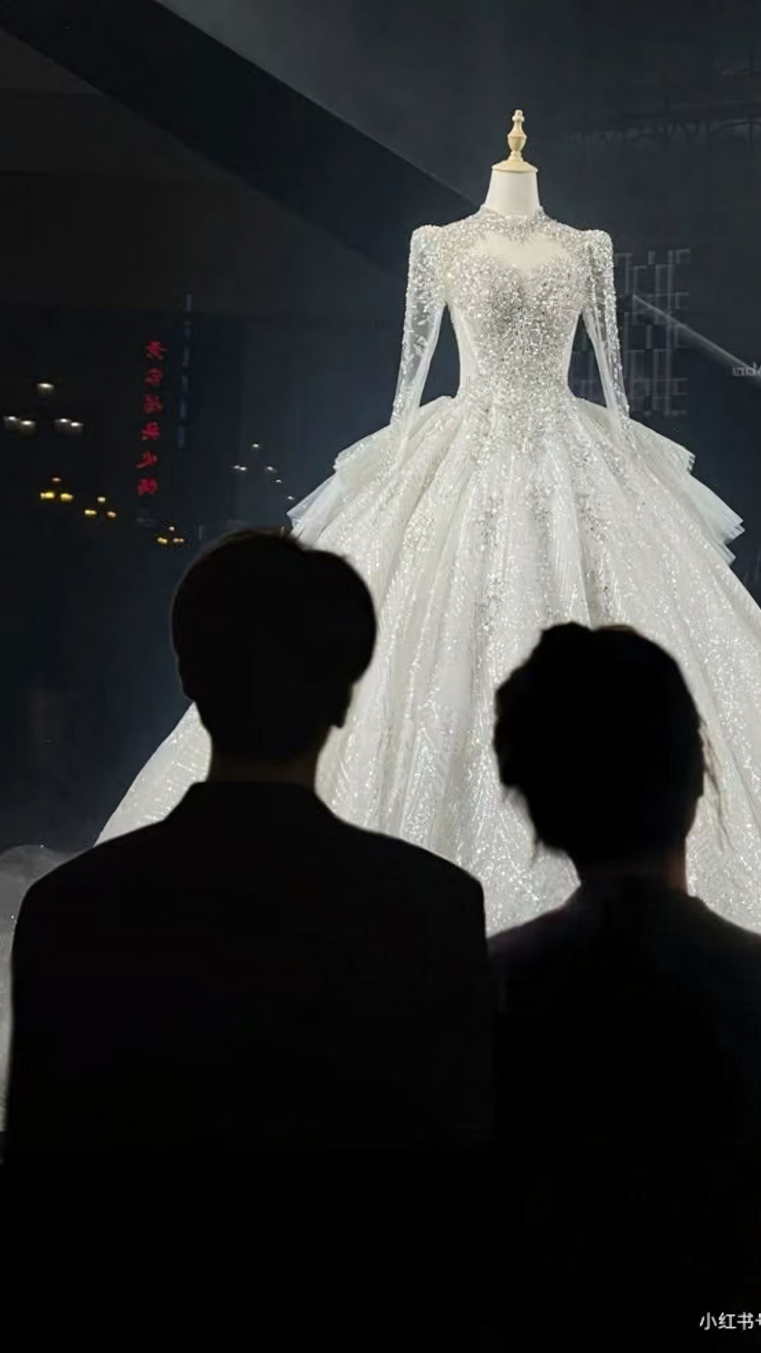 anh dung nhin vay cuoi buon qua cua kinh 1920px 1080px full hd 4