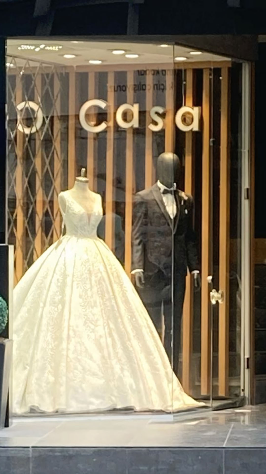 anh co gai dung nhin vay cuoi buon 1920px 1080px full hd 10