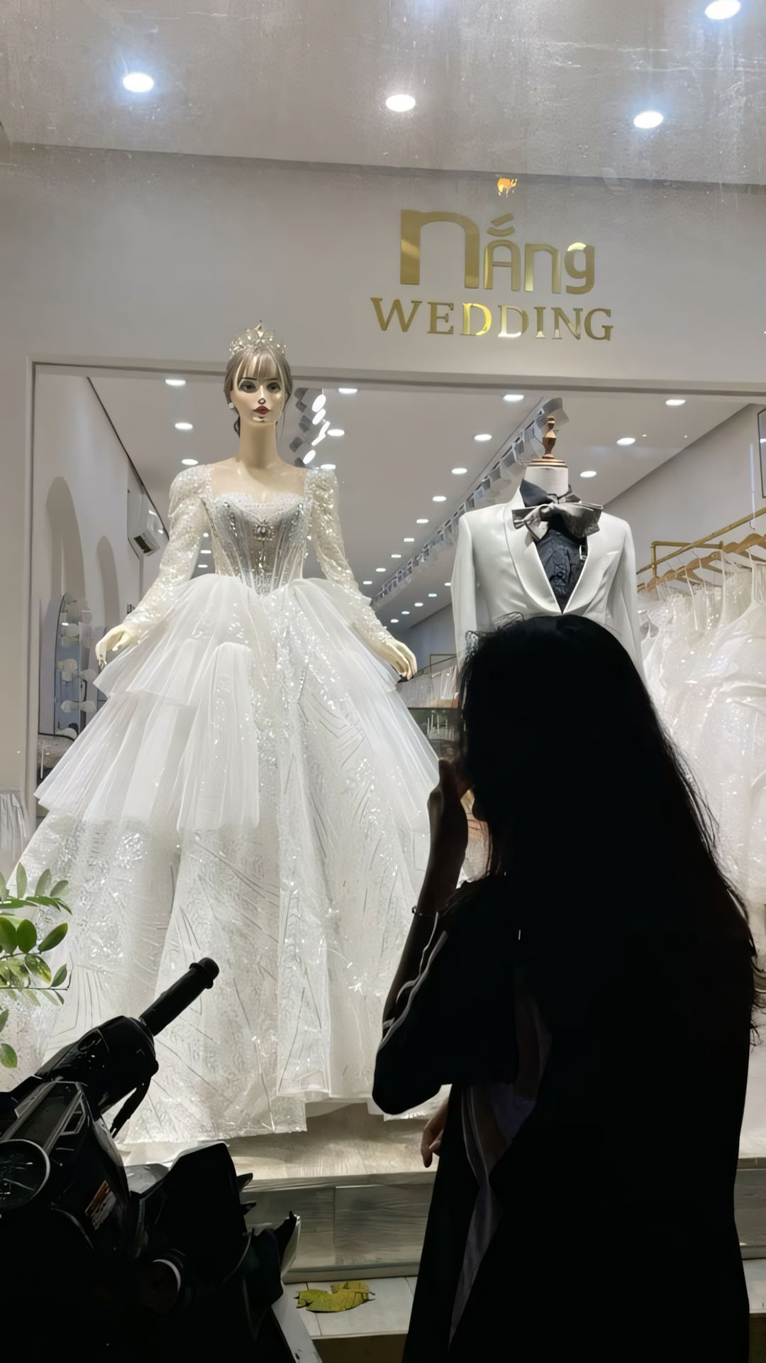 anh co gai dung nhin vay cuoi buon 1920px 1080px full hd 19