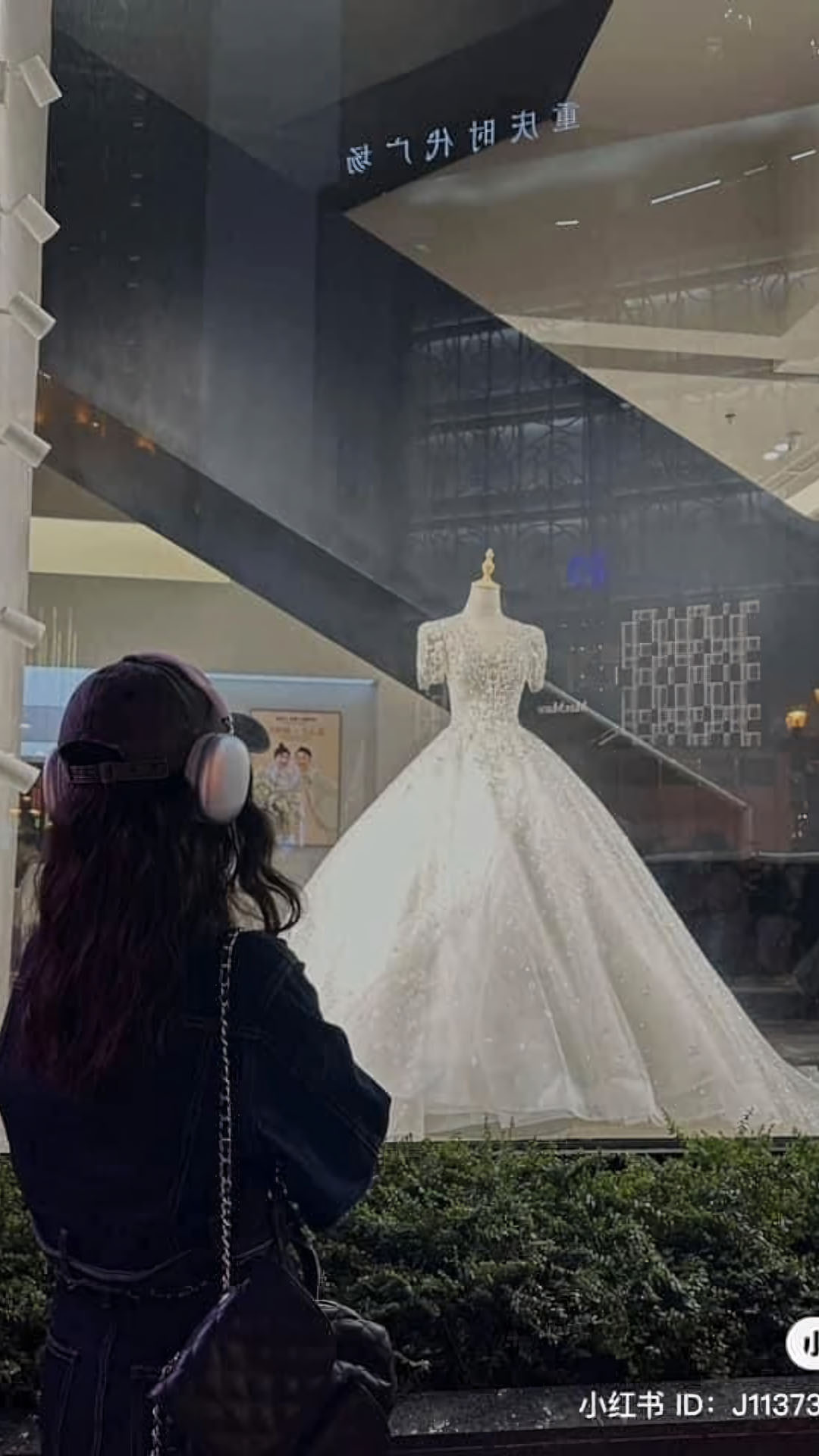 anh co gai dung nhin vay cuoi buon 1920px 1080px full hd 8