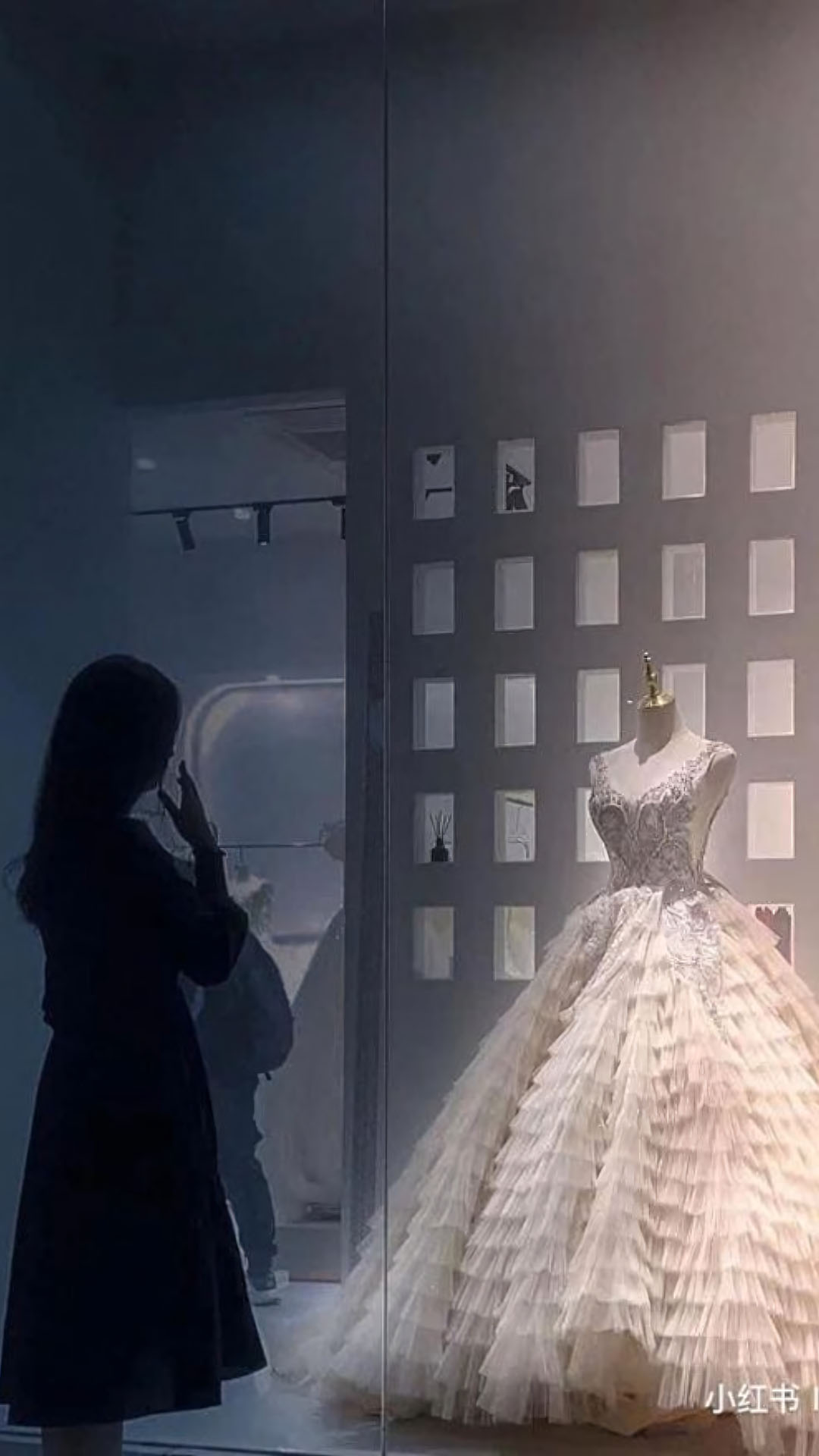 anh co gai dung nhin vay cuoi buon 1920px 1080px full hd 2