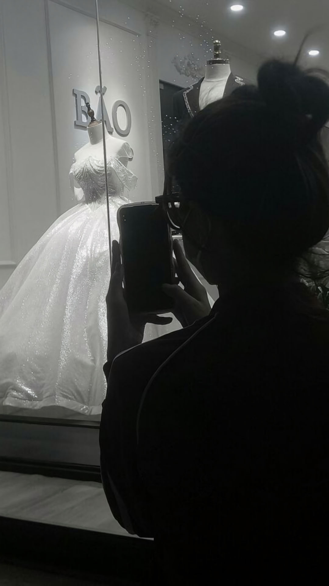 anh co gai dung nhin vay cuoi buon 1920px 1080px full hd 1