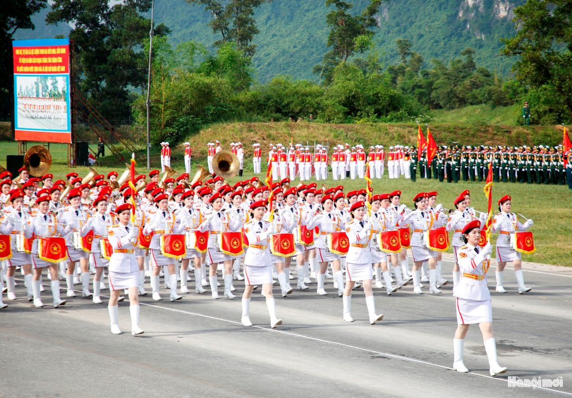 Hình ảnh nữ quân nhân xinh đẹp, hùng tráng tập luyện diễu binh A80