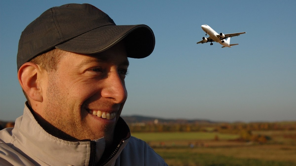 cách chụp ảnh đội mũ cực ngầu - kiểu 4