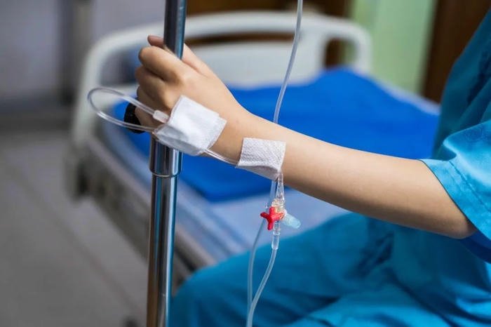 Ảnh truyền nước biển cấp cứu khẩn cấp