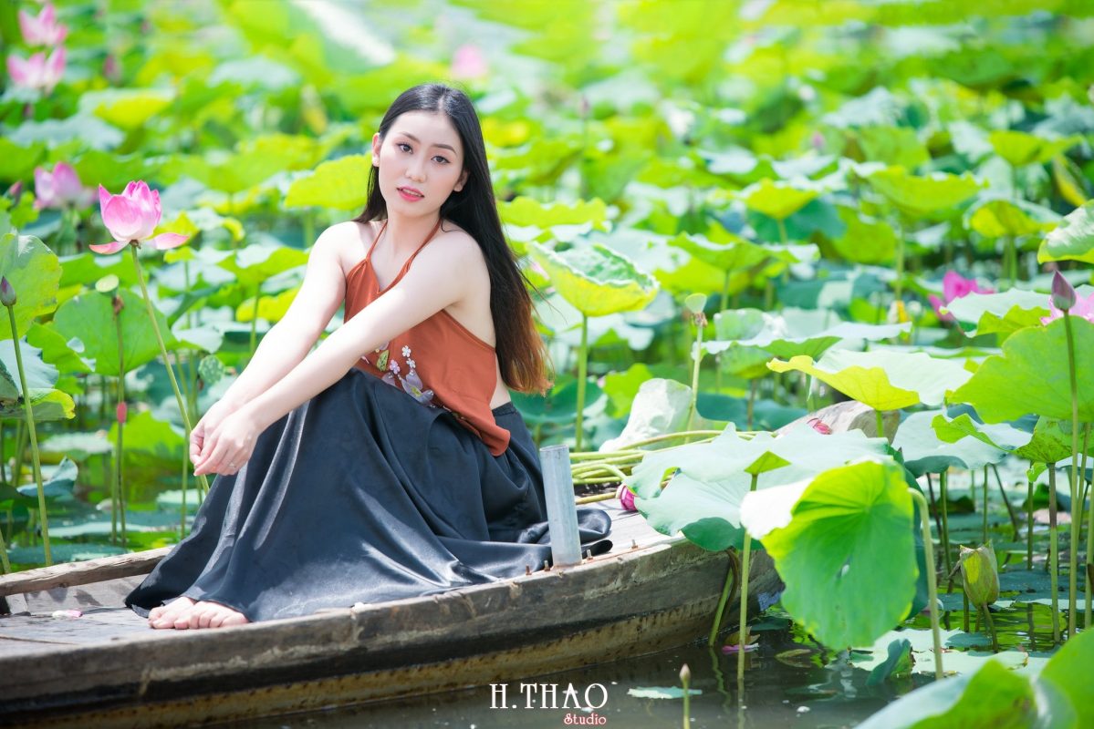 Album ảnh chụp áo yếm với hoa sen đẹp dịu dàng – HThao Studio
