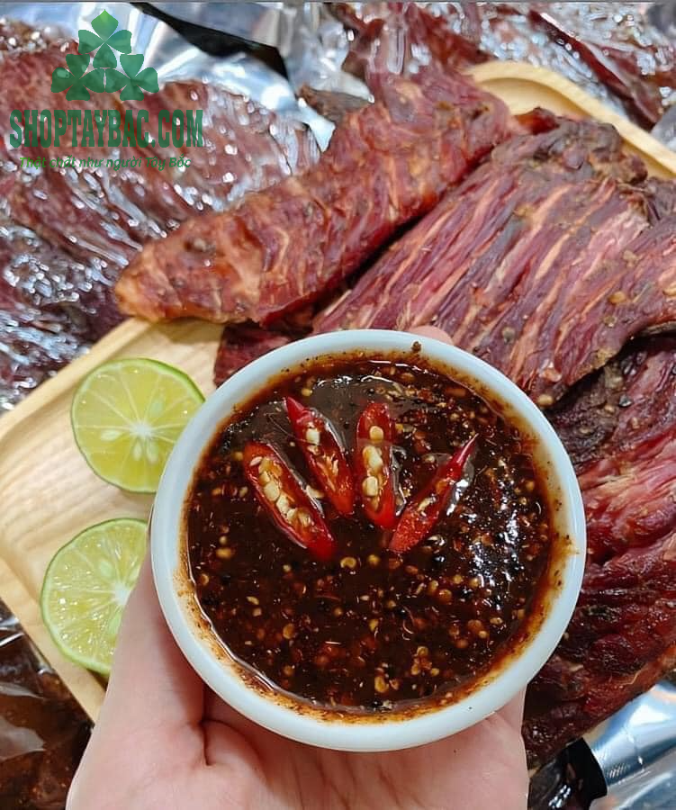 Thịt trâu gác bếp chấm chẩm chéo giã tay