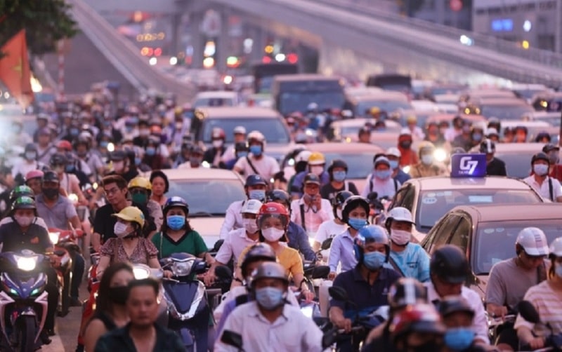 Tuân thủ theo các biển báo trên đường