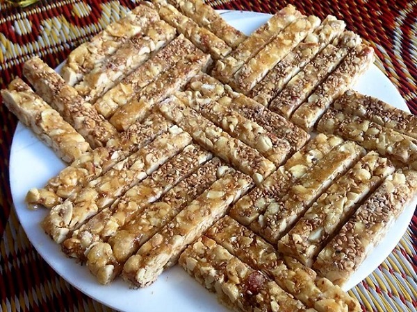 Cách Làm Kẹo Lạc Bằng Đường Trắng Tại Nhà Đơn Giản