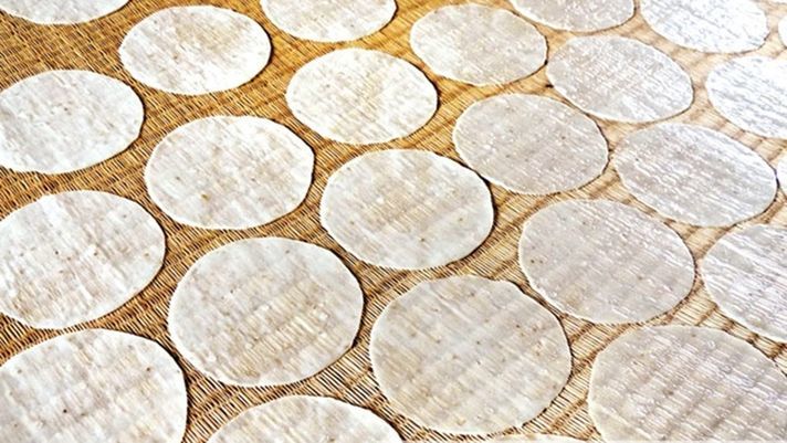 Phơi bánh sau khi hấp