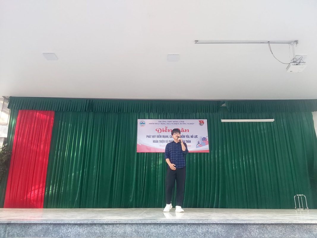 Trường THPT Hồng Lĩnh tổ chức Diễn đàn “Phát huy điểm mạnh, cải thiện điểm yếu, nỗ lực hoàn thiện và phát triển bản thân”