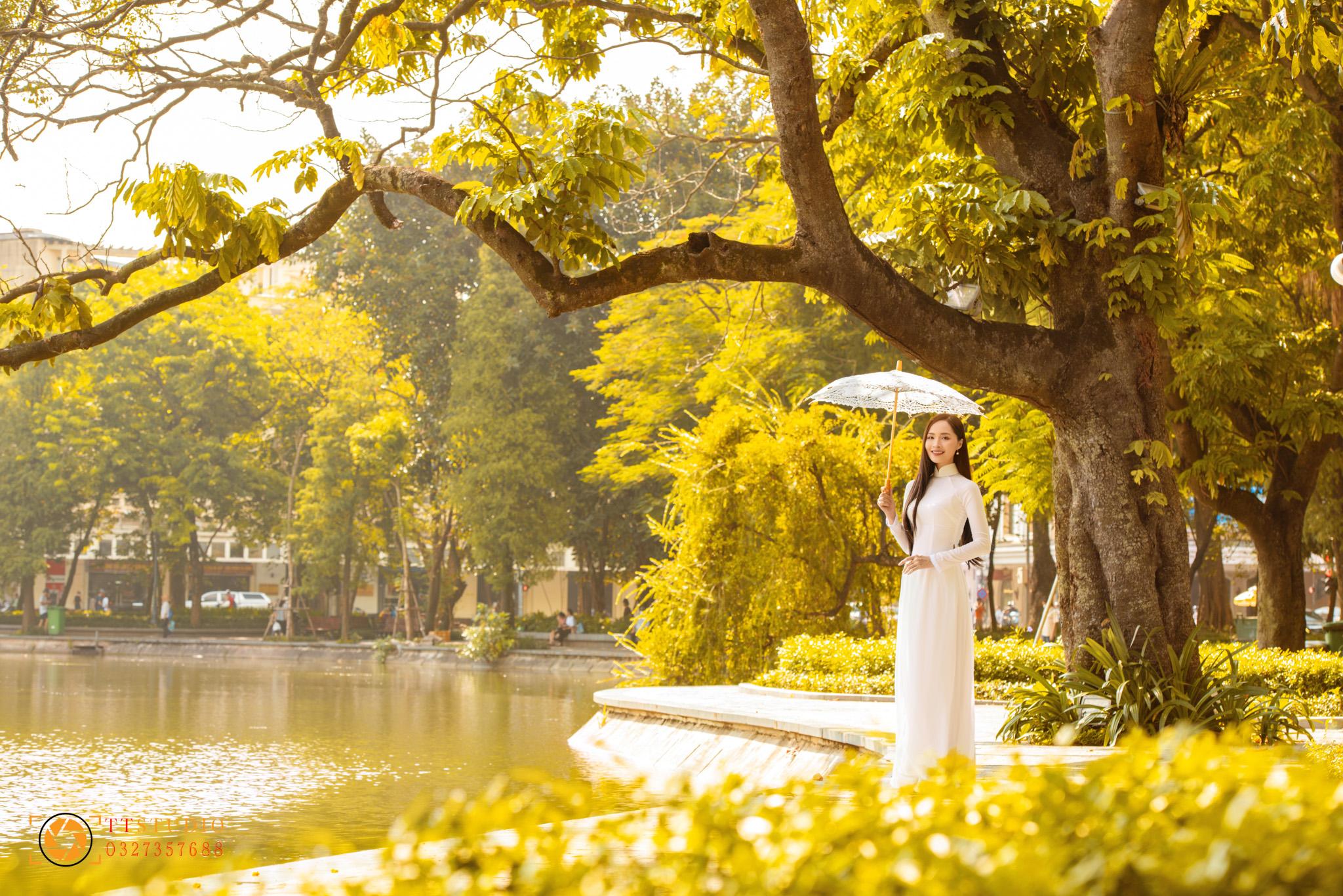 Tạo dáng quay lưng