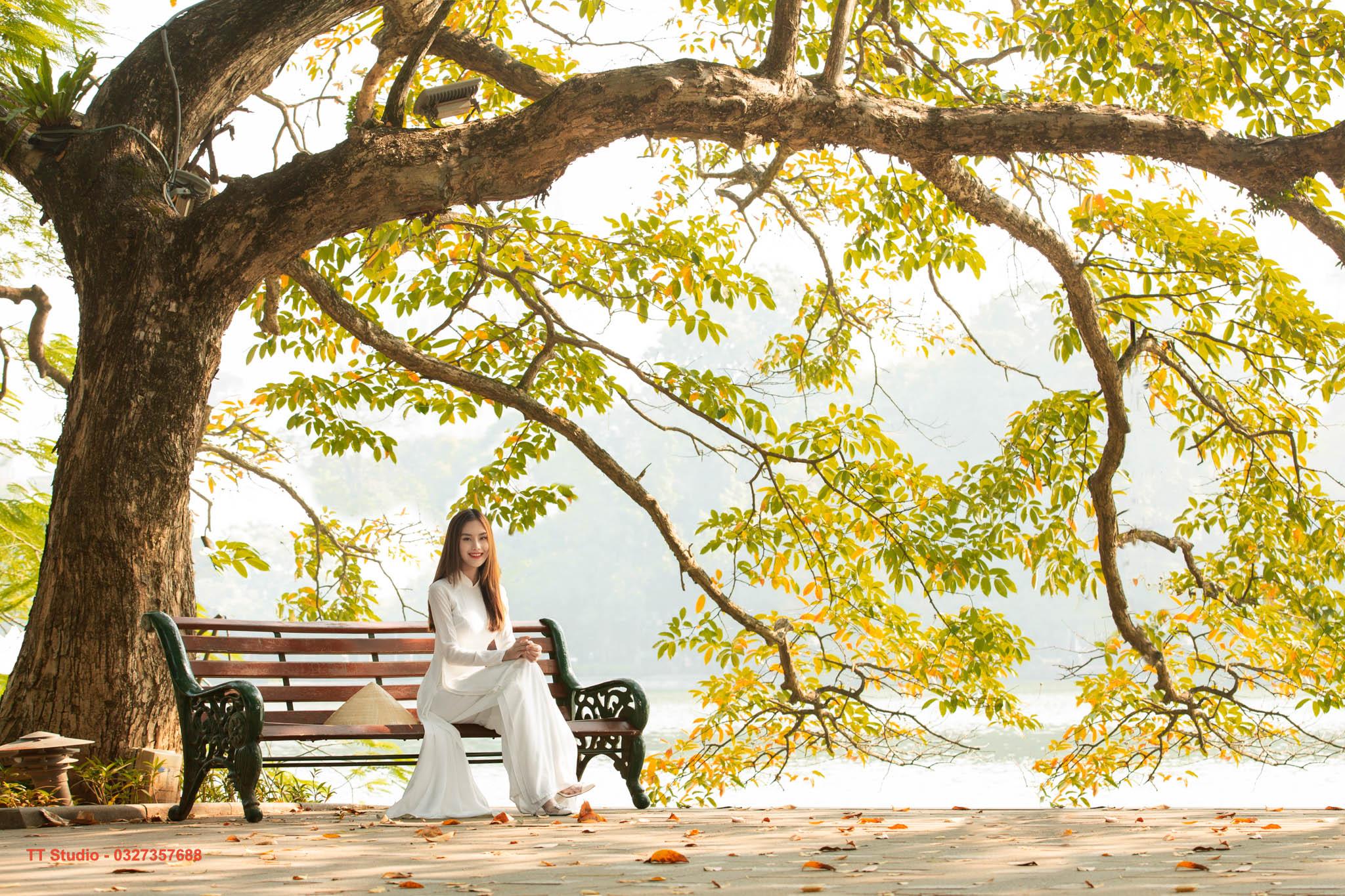 Chụp ảnh ở hồ gươm