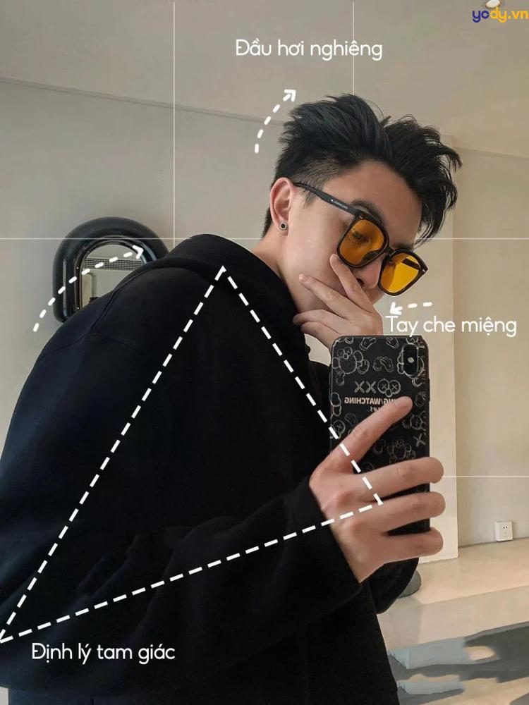 tạo dáng chụp ảnh trước gương nam