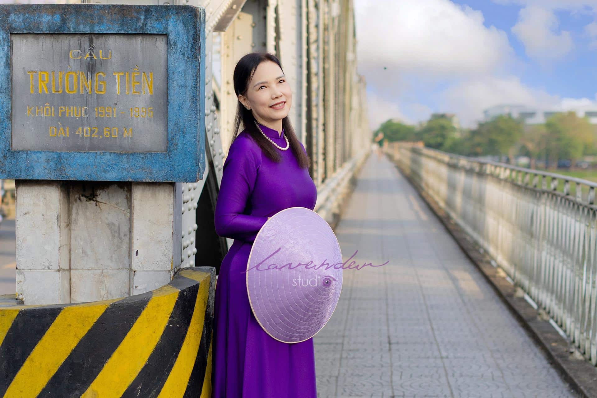 Giá cho thuê áo dài chụp hình ở Huế bao nhiêu