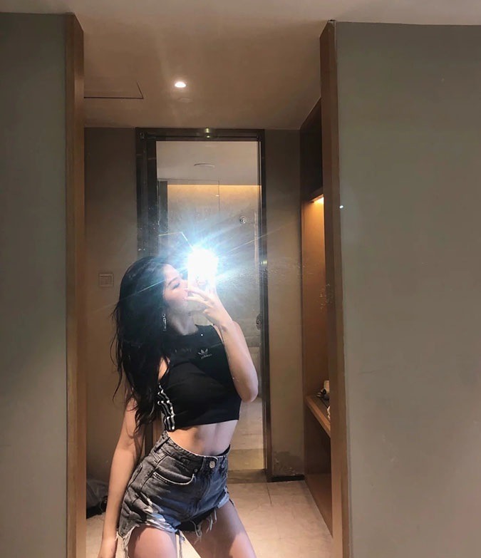 Chụp body trước gương