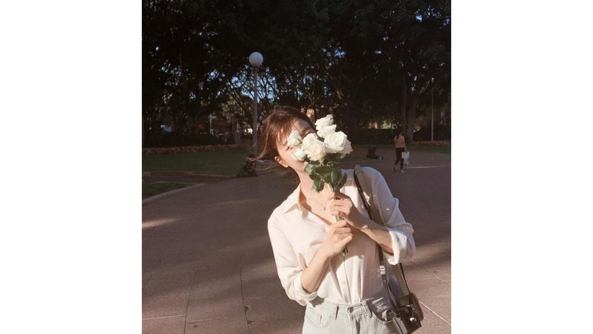 Chụp ảnh với hoa hồng