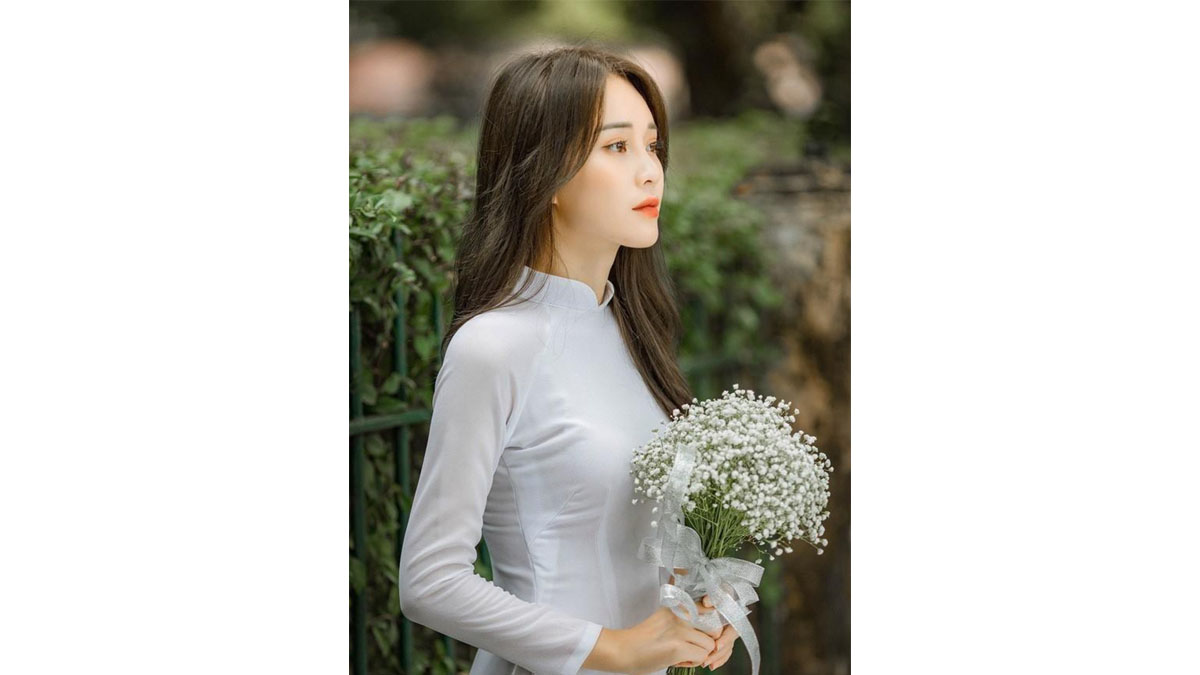 Cách tạo dáng chụp hình với hoa baby