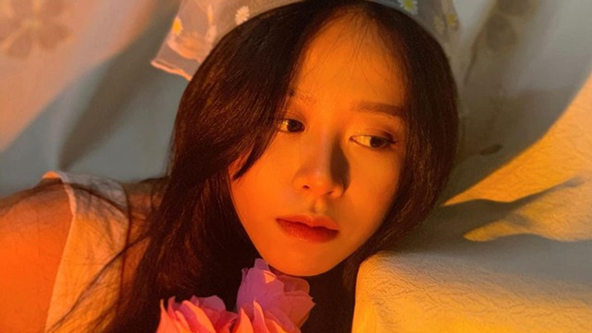 Cách chụp với bó hoa thẫn thờ tại nhà