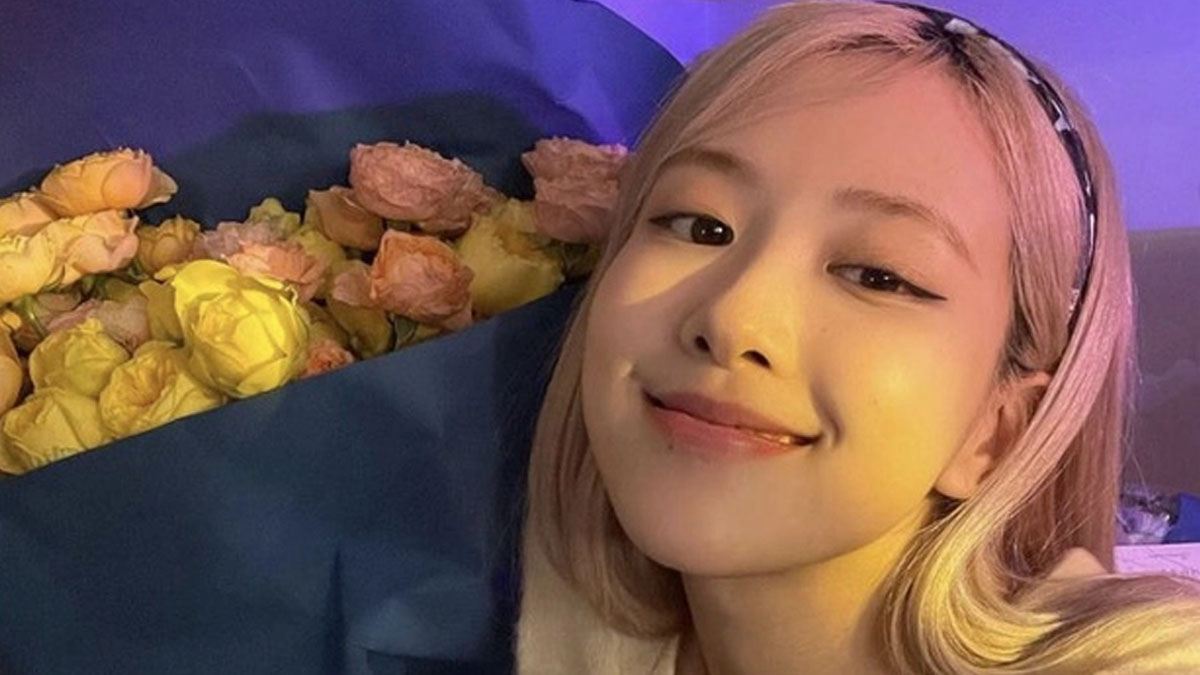 Cách chụp với bó hoa trên bàn