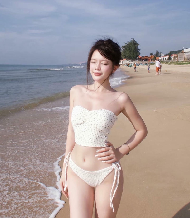 Gái đẹp bikini trắng body cực phẩm