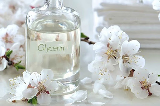 Glycerol được sử dụng như một chất làm ẩm, chất làm mềm
