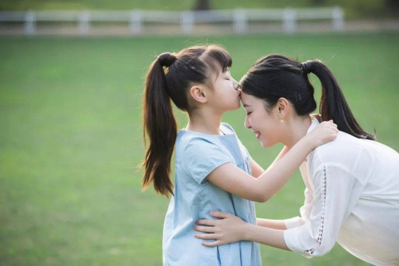 Xem hình ngày xưa, con gái khóc ầm: Sao bố lại thích cô này, bố phải thích mẹ con chứ! - 4