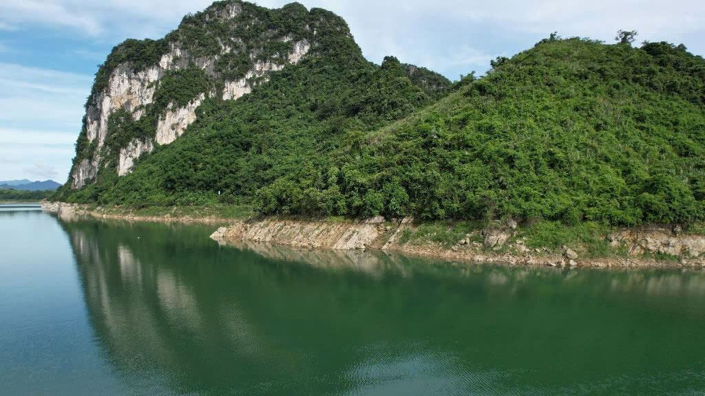 Hồ Hòa Bình: Đặc điểm nổi bật & Vai trò đối với khu vực