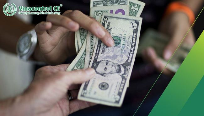 Tiêu dùng quá mức hoặc không có kế hoạch đầu tư tiền bạc một cách hợp lý có thể dẫn đến rủi ro tài chính