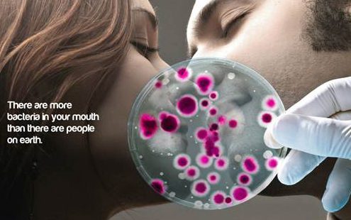 hôn nhau có bị lây sâu răng hay không 2