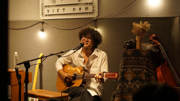 RadioOnTVKhi Tùng kể hết về "Gam màu tím ở rìa thế giới"