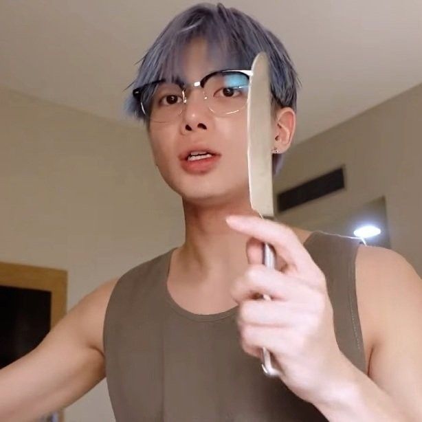 Cầm dao là phản xạ khi bị tổn thương