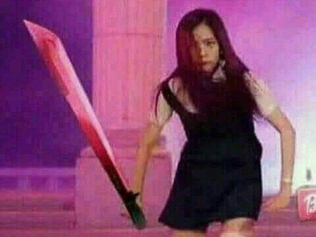 Đừng đùa với người hay giận và có dao