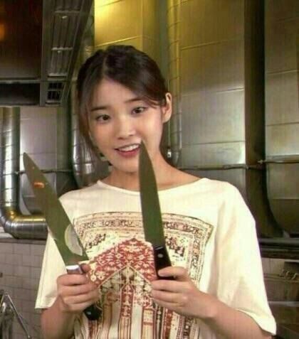 Em không thích bạo lực, em chỉ có dao