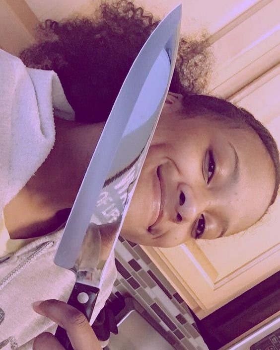 Tui không biết đánh, chỉ biết cầm dao run run