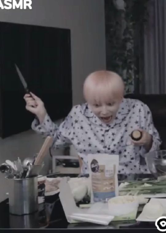 Cầm dao cũng là một cách giữ bình tĩnh