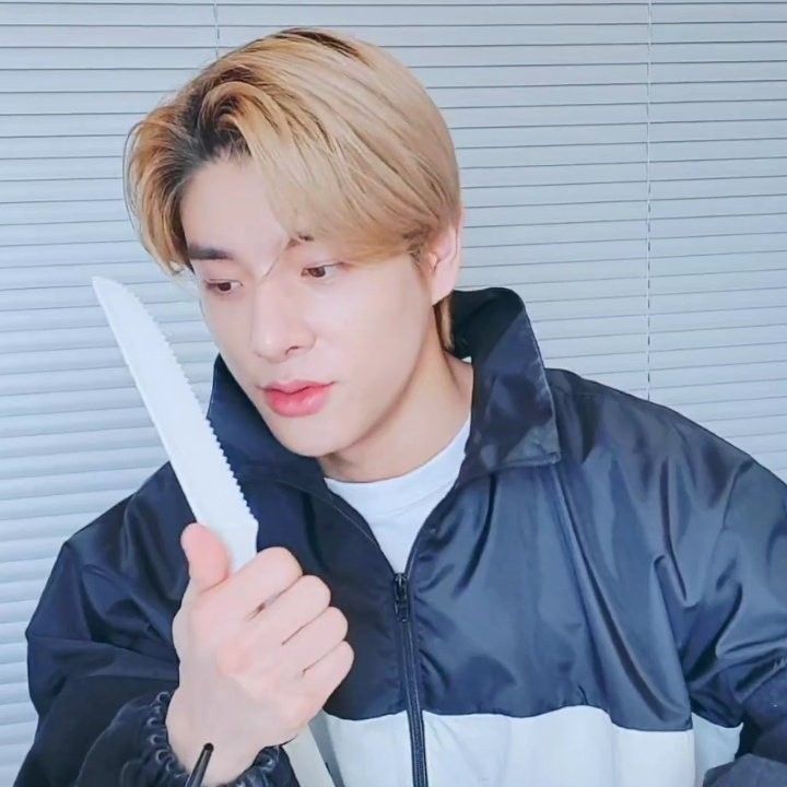 Cầm dao đi khắp thế gian chỉ để hỏi một câu