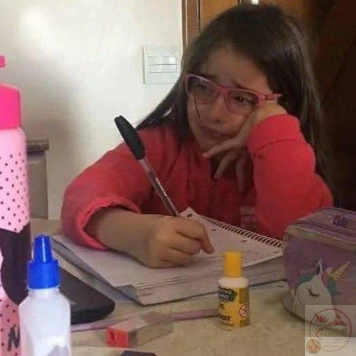 Meme deadline mang lại tiếng cười giúp giảm căng thẳng trong nhóm bạn