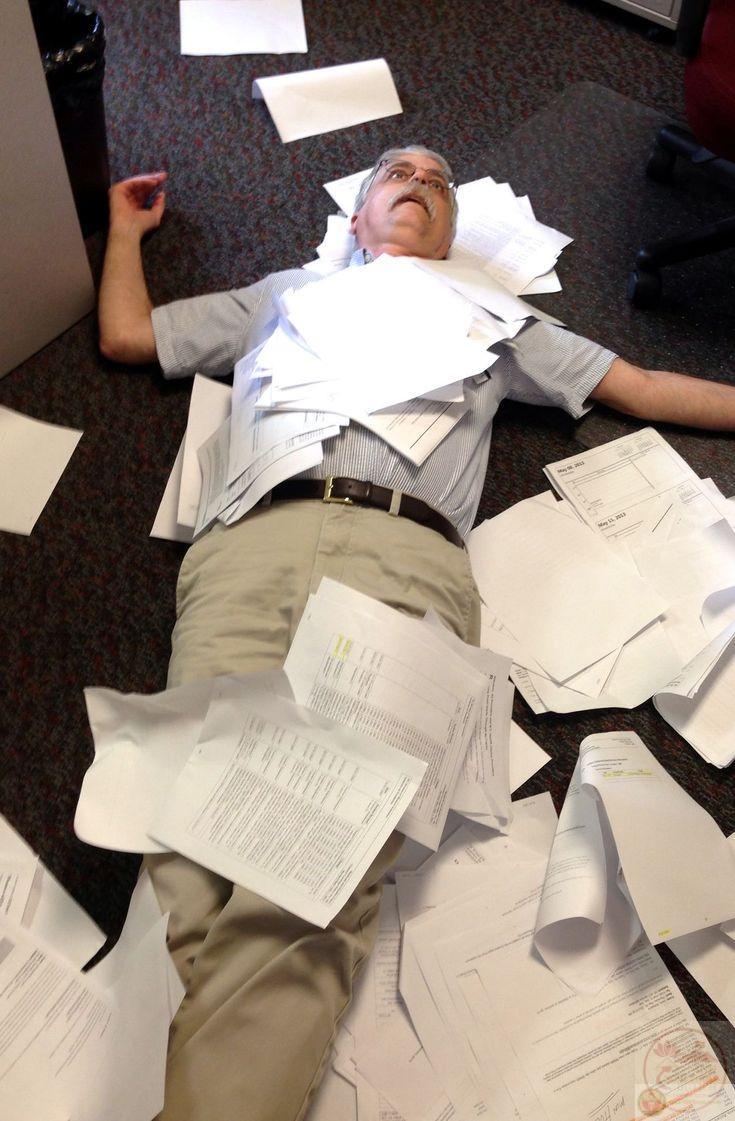 Dí deadline meme thường được cộng đồng sáng tạo biến tấu đa dạng