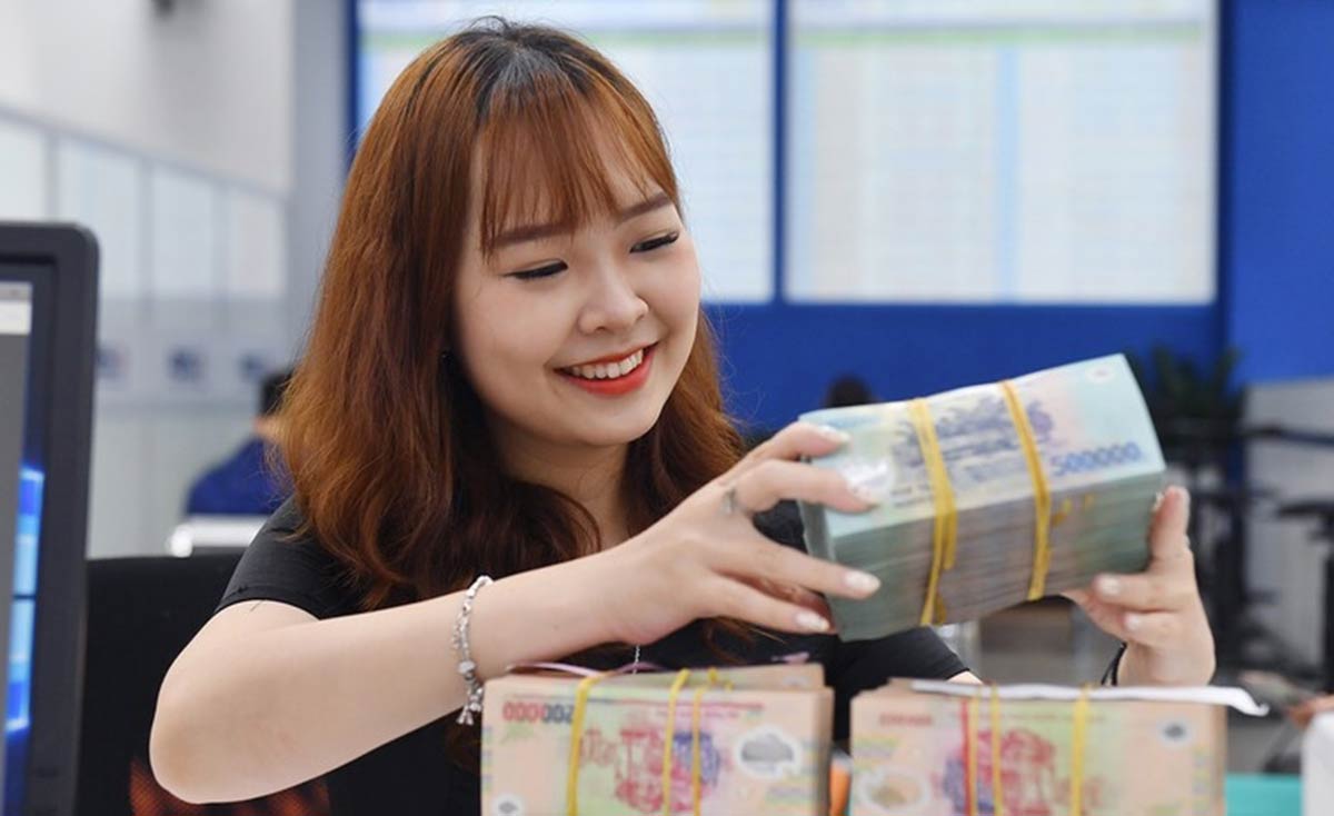 Thêm một tuần nóng bỏng, lãi suất tiết kiệm được đẩy lên 9%/năm