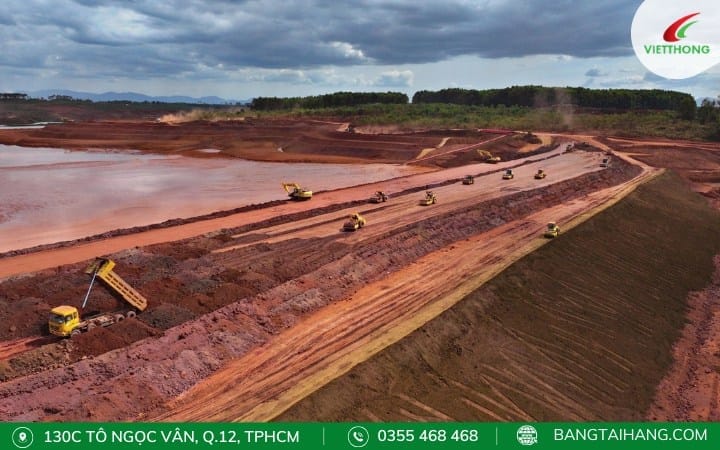 Khai thác quặng bauxite