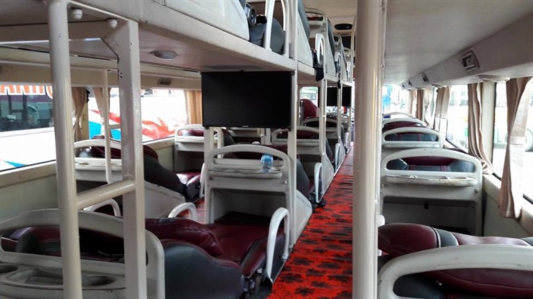 Trong xe được lắp đặt nhiều ti vi màn hình lớn bao gồm nhiều chương trình giải trí hấp dẫn.