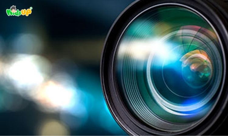 Ống kính máy ảnh là dạng thủy tinh quang học - một chất rắn vô định hình