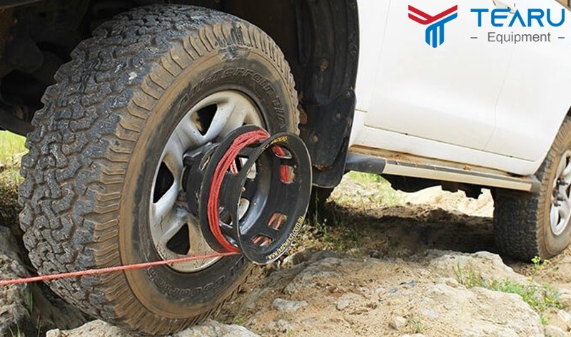 Thử thoát lầy bằng tời