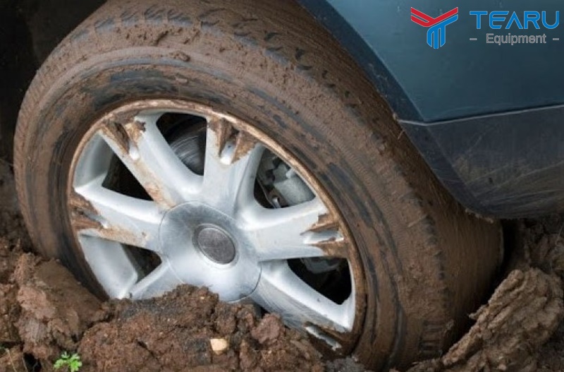 Nên tháo bớt hơi ở các bánh xe