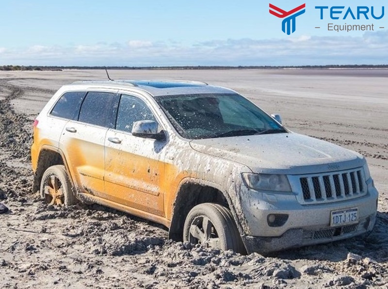 10 Cách xử lý khi ô tô bị sa lầy chỉ trong vài phút
