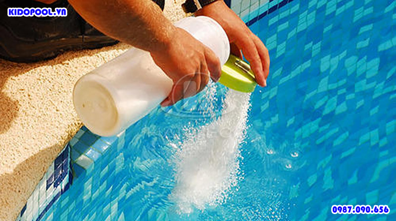 hoa chat soda trong xu ly nuoc be boi