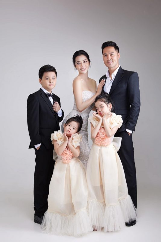 chup-anh-gia-dinh-5-nguoi